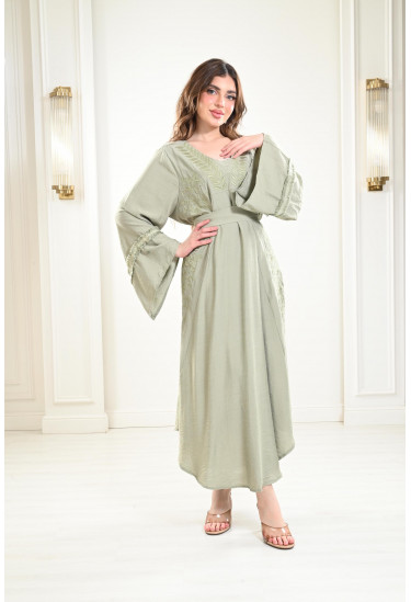 فستان طويل بحواف دائرية فستان طويل بحواف دائرية