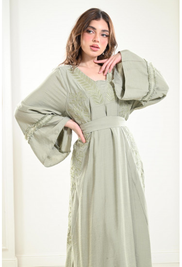 فستان طويل بحواف دائرية فستان طويل بحواف دائرية