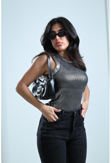 بلوزة كت بنسيج لامع