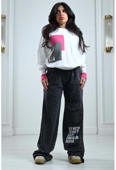 بنطلون جينز بقصة واسعة