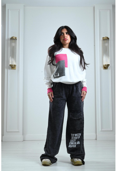 بنطلون جينز بقصة واسعة