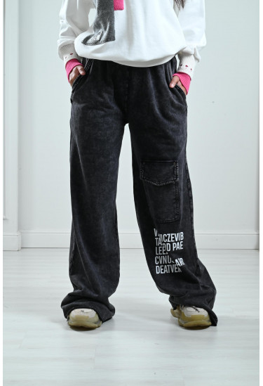 بنطلون جينز بقصة واسعة