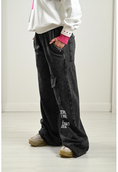 بنطلون جينز بقصة واسعة