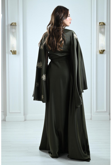 فستان بنمط لف بأكمام مفتوحة