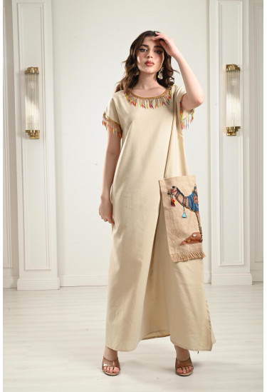 جلابية طويلة بتصميم بدوي جلابية طويلة بتصميم بدوي