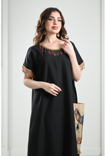 جلابية طويلة بتصميم بدوي جلابية طويلة بتصميم بدوي