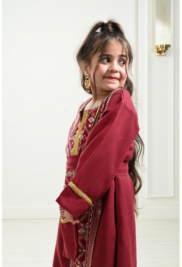 جلابية أطفال مطرزة مقاس صغير