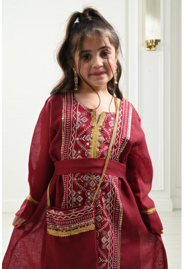 جلابية أطفال مطرزة مقاس صغير