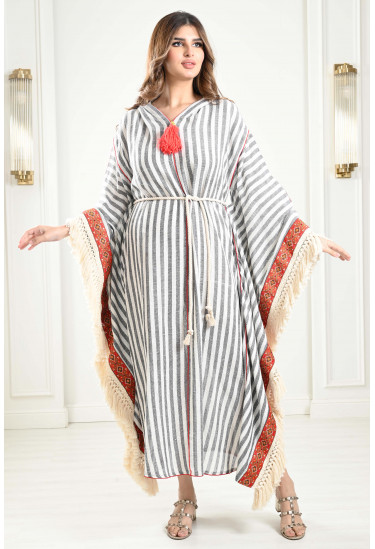 جلابية مخططة بغطاء رأس متصل