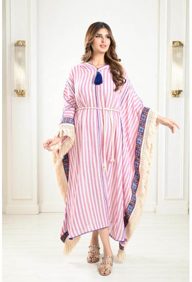 جلابية مخططة بغطاء رأس متصل