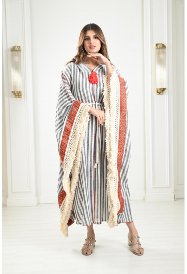 جلابية مخططة بغطاء رأس متصل