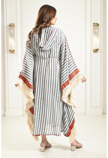 جلابية مخططة بغطاء رأس متصل