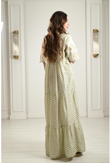 جلابية مطرزة بنمط أدوار بكشكشة جلابية مطرزة بنمط أدوار بكشكشة