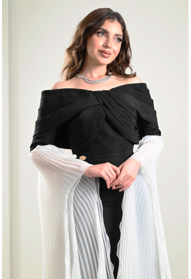 فستان سهرة بقصات متداخلة