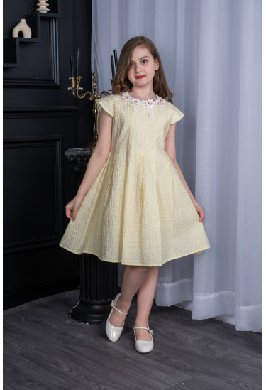 فستان بناتي مقاس صغير