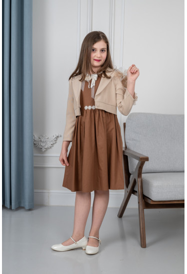 فستان بناتي بتفاصيل أنيقة