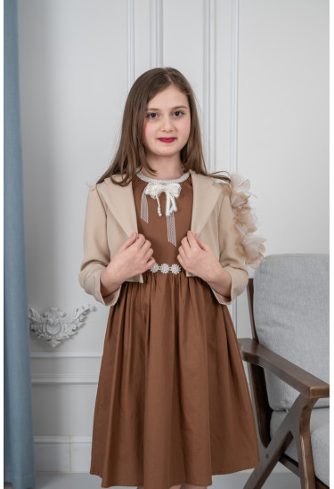 فستان بناتي بتفاصيل أنيقة