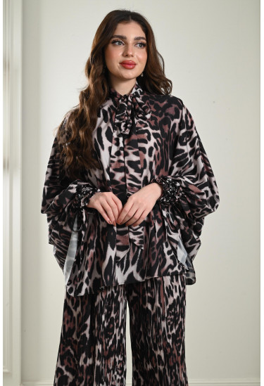 طقم نسائي بتصميم فراشة طقم نسائي بتصميم فراشة