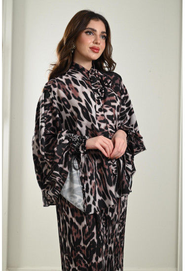 طقم نسائي بتصميم فراشة طقم نسائي بتصميم فراشة