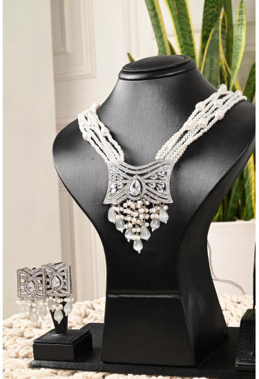 قلادة كرستال مع قراط أنيق قلادة كرستال مع قراط أنيق