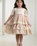 فستان بناتي مُزين بشرائط دانتيل