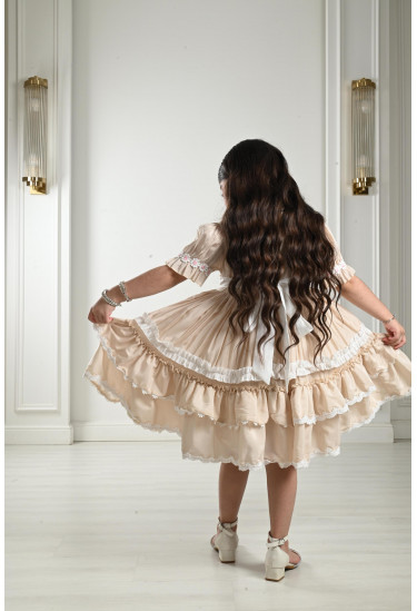 فستان بناتي مُزين بشرائط دانتيل