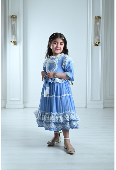 فستان مُزين بشرائط دانتيل للبنات فستان مُزين بشرائط دانتيل للبنات