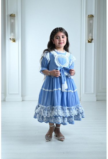 فستان مُزين بشرائط دانتيل للبنات فستان مُزين بشرائط دانتيل للبنات