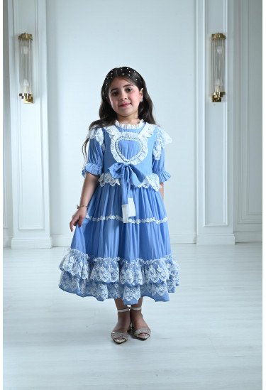 فستان مُزين بشرائط دانتيل للبنات فستان مُزين بشرائط دانتيل للبنات