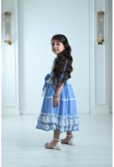 فستان مُزين بشرائط دانتيل للبنات فستان مُزين بشرائط دانتيل للبنات