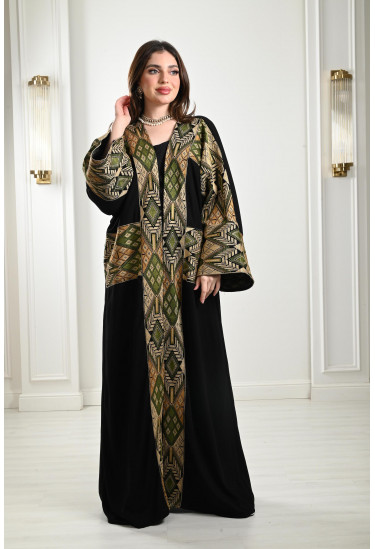 بشت مطرز بأكمام واسعة بشت مطرز بأكمام واسعة