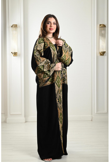 بشت مطرز بأكمام واسعة بشت مطرز بأكمام واسعة