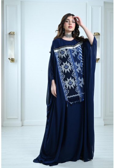 جلابية فضفاضة بتطريز صوف