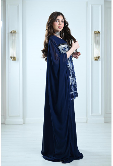 جلابية فضفاضة بتطريز صوف