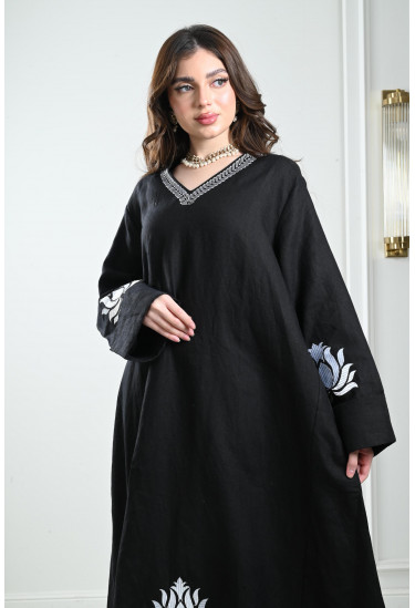 جلابيات مميزة بنقوشات رقيقة