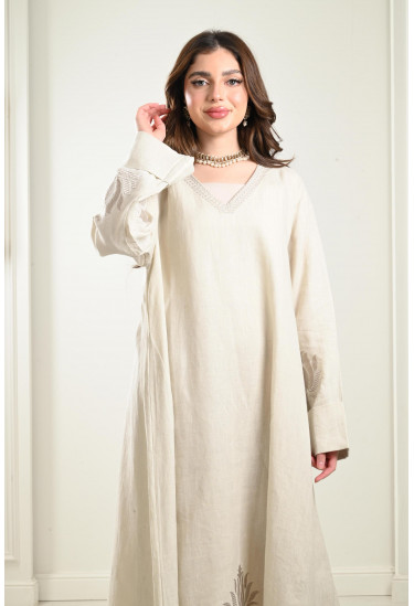 جلابيات مميزة بنقوشات رقيقة