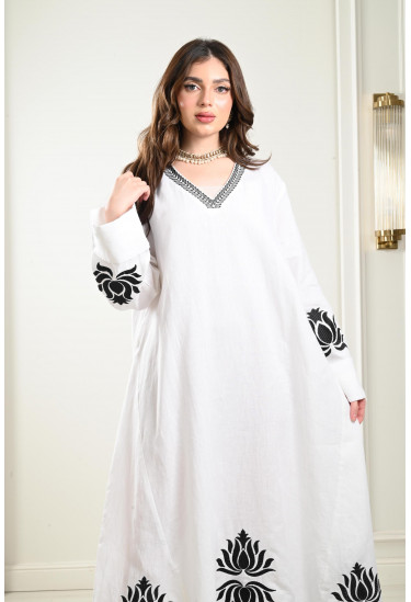 جلابيات مميزة بنقوشات رقيقة جلابيات مميزة بنقوشات رقيقة