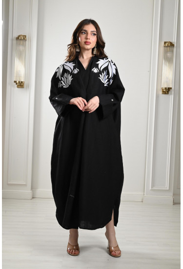 جلابية طويلة منقوشة علي الصدر