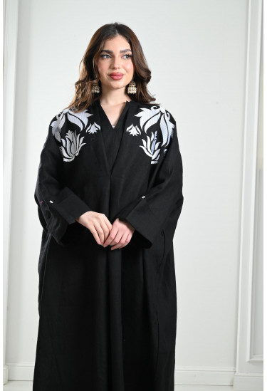 جلابية طويلة منقوشة علي الصدر