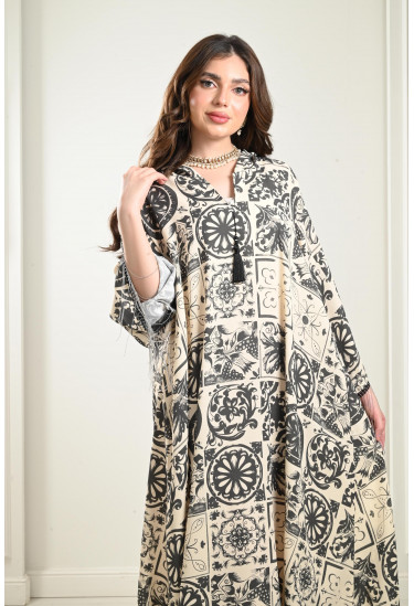 جلابية طويلة بياقة منسدلة جلابية طويلة بياقة منسدلة