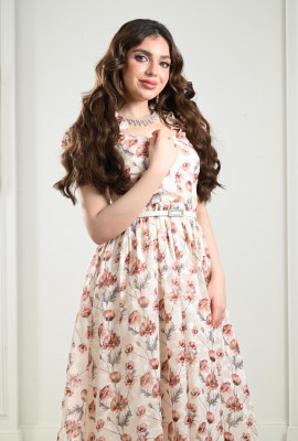 فستان مزين بالزهور