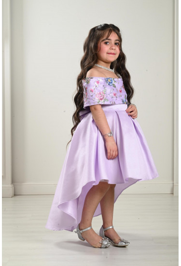 فستان بناتي بصدر مطرز 