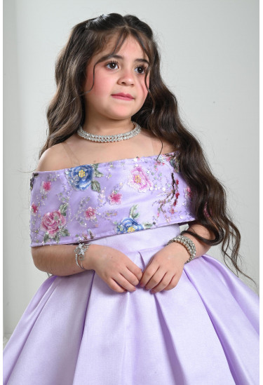 فستان بناتي بصدر مطرز 