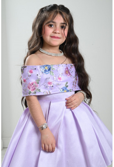 فستان بناتي بصدر مطرز 