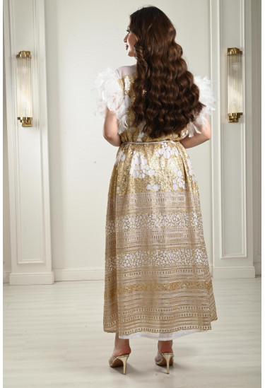 جلابية مزينة بالريش جلابية مزينة بالريش