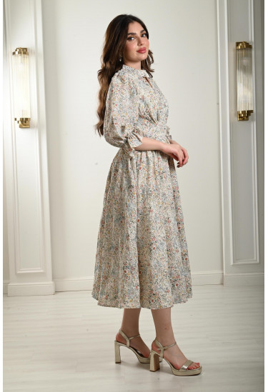 فستان قصير بطباعات زهور رقيقة فستان قصير بطباعات زهور رقيقة