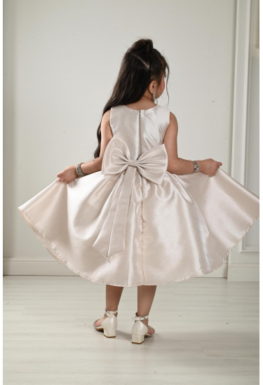 فستان للفتيات بفيونكة مقاس صغير