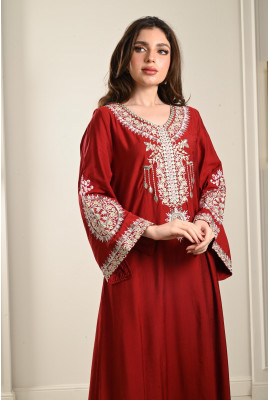 جلابية كتان بأكمام طويلة مطرزة جلابية كتان بأكمام طويلة مطرزة