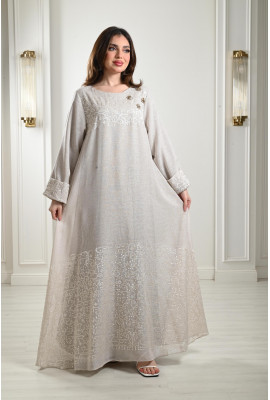 جلابية مُزينة بتطريزات راقية