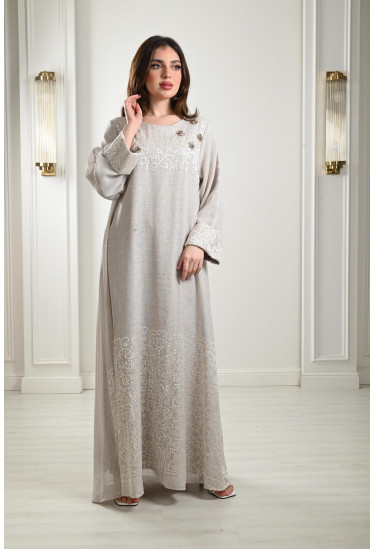 جلابية مُزينة بتطريزات راقية جلابية مُزينة بتطريزات راقية